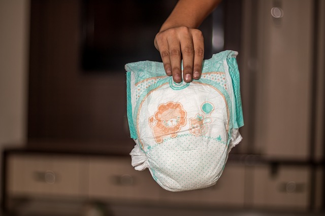 ¿Huelen mal los pañales de un bebé? ¿Es necesaria un contenedor o cubo de basura para pañales?